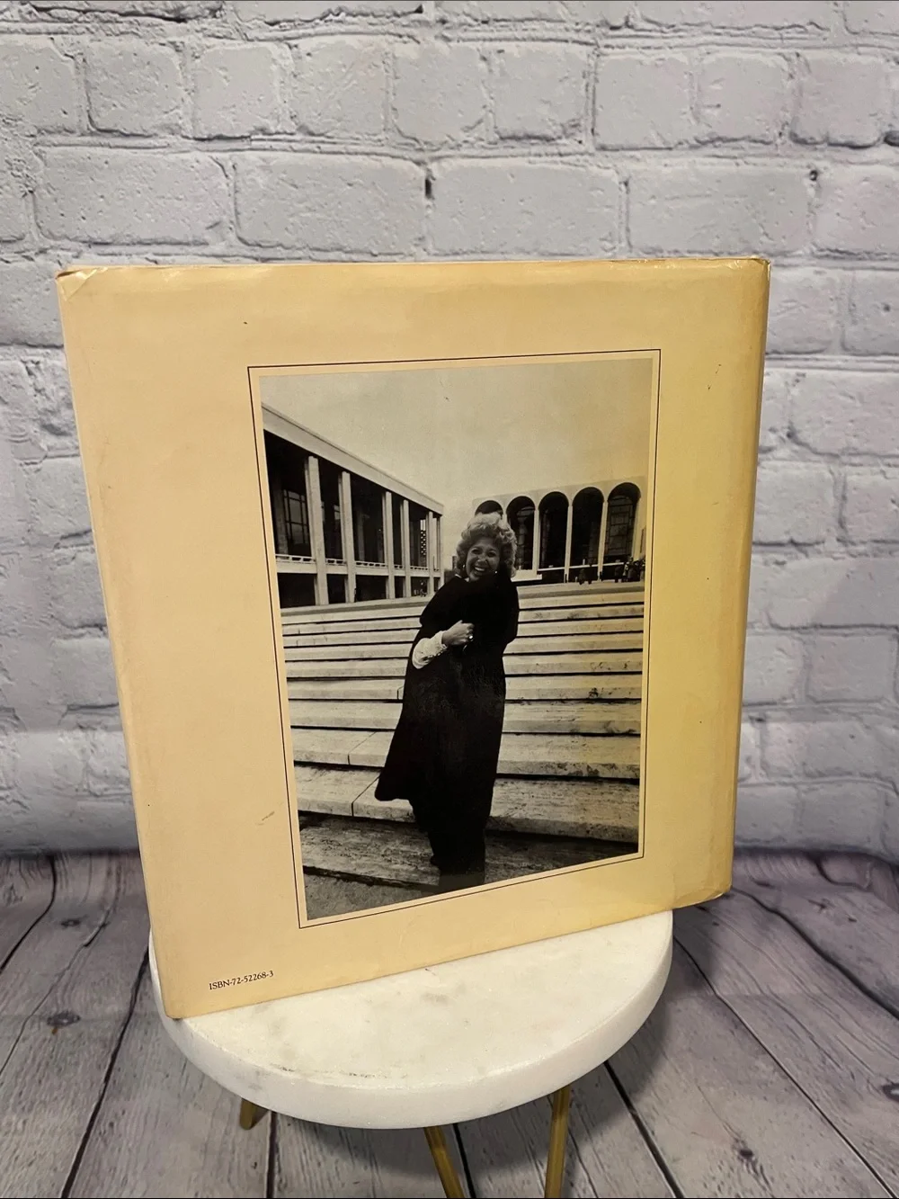Bubbles: A Self-Portrait by Beverly Sills - Cream Cover